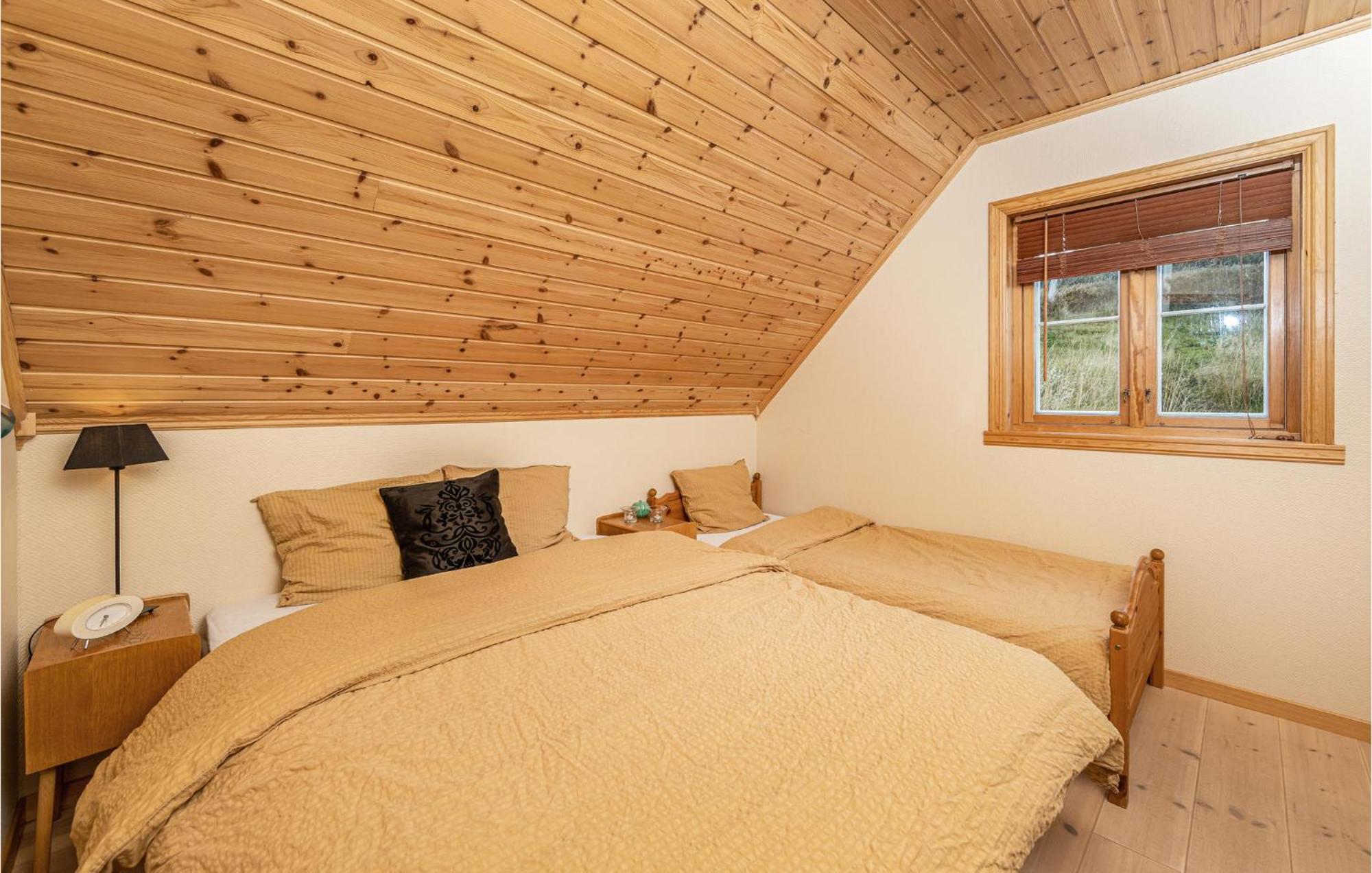 Awesome Home In Kvamsoy With Jacuzzi Sandvik  Dış mekan fotoğraf