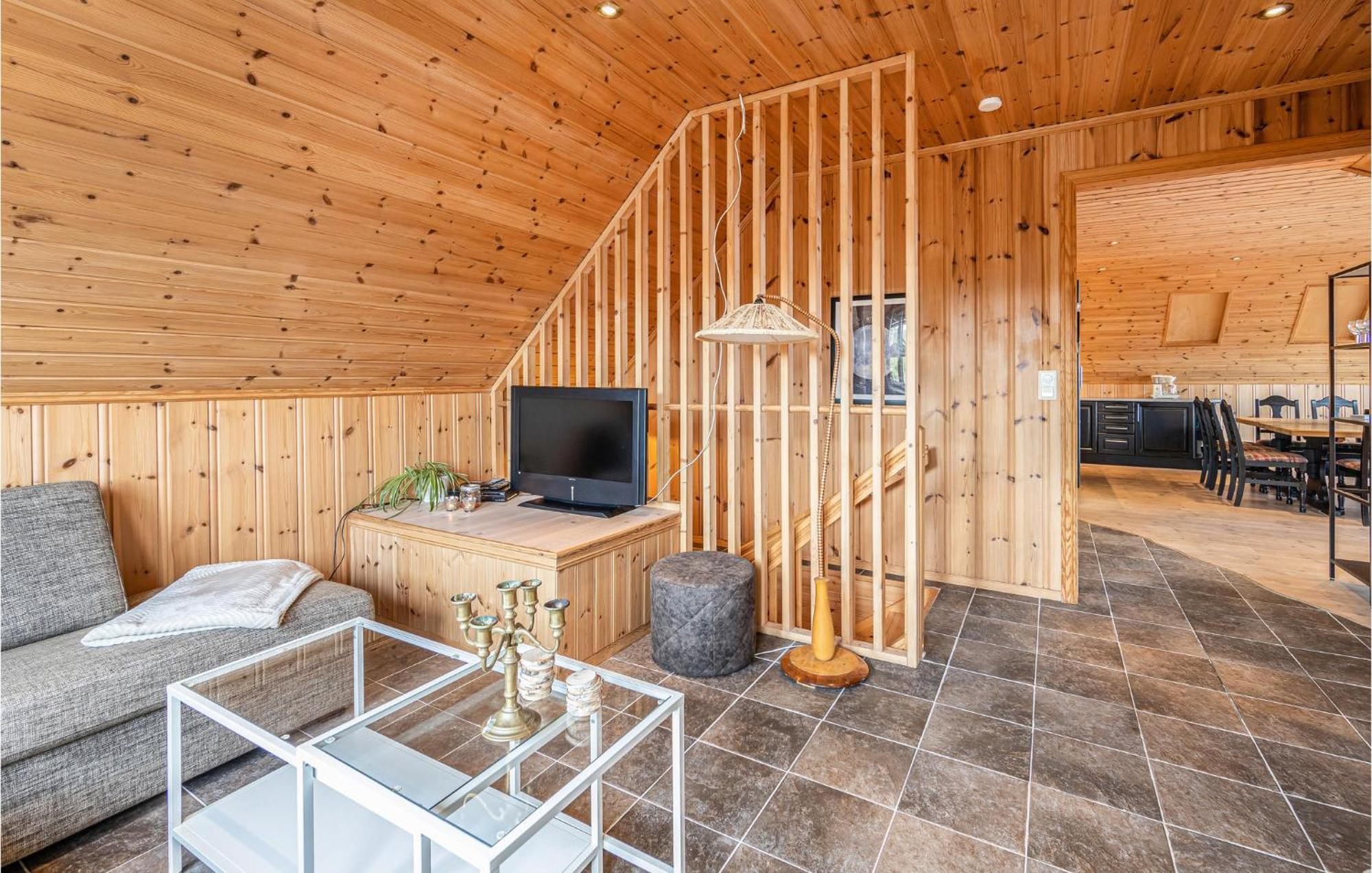 Awesome Home In Kvamsoy With Jacuzzi Sandvik  Dış mekan fotoğraf