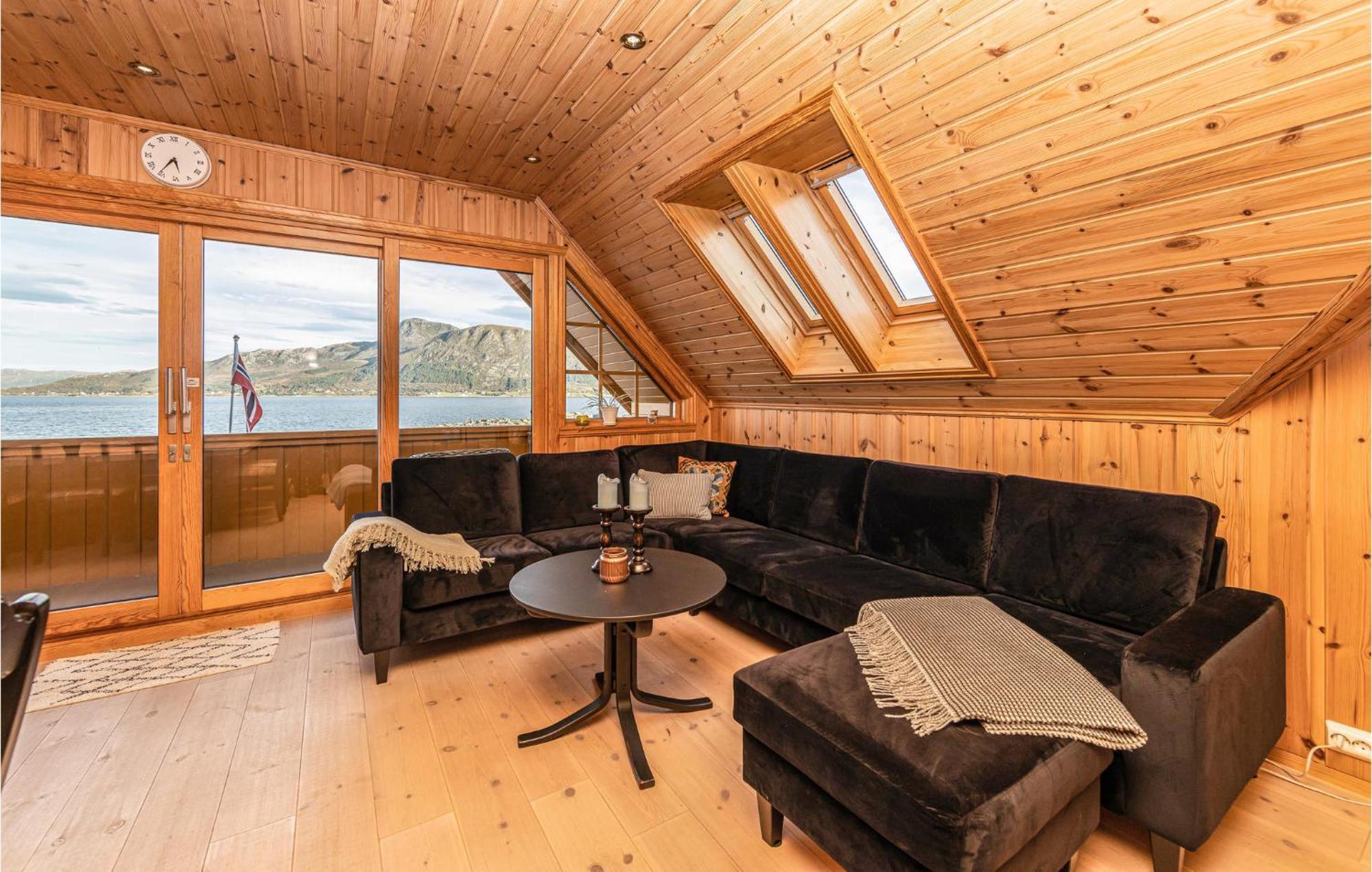 Awesome Home In Kvamsoy With Jacuzzi Sandvik  Dış mekan fotoğraf