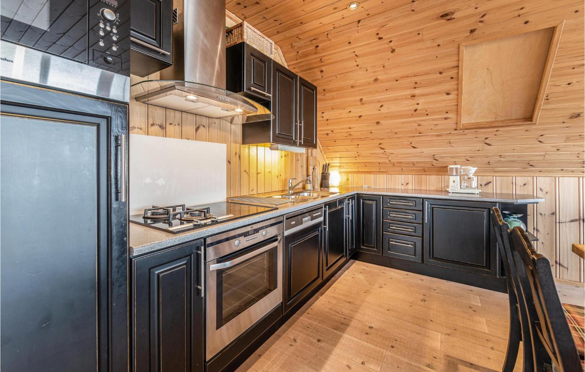 Awesome Home In Kvamsoy With Jacuzzi Sandvik  Dış mekan fotoğraf