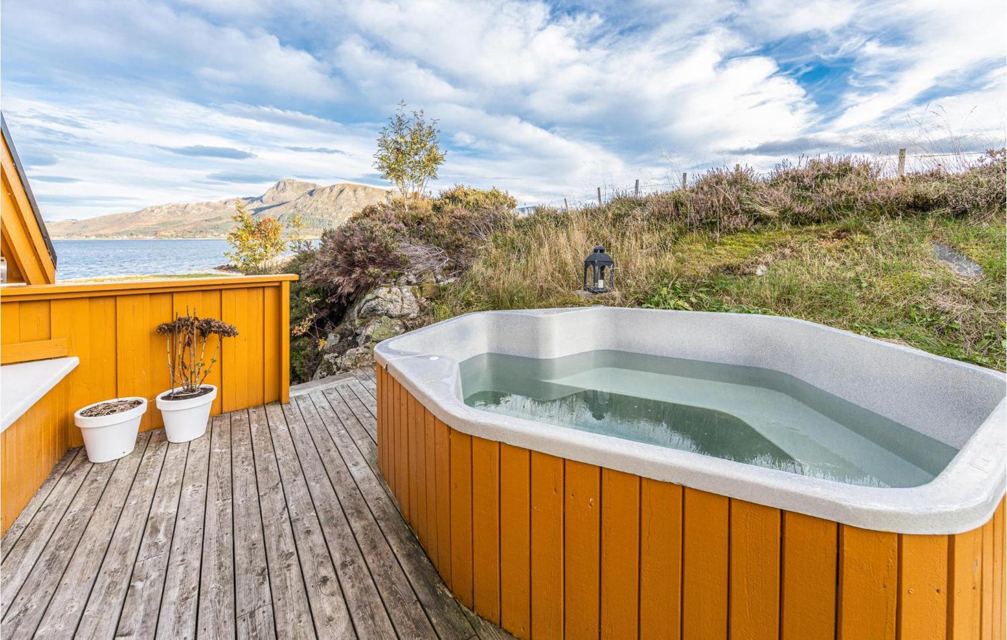 Awesome Home In Kvamsoy With Jacuzzi Sandvik  Dış mekan fotoğraf
