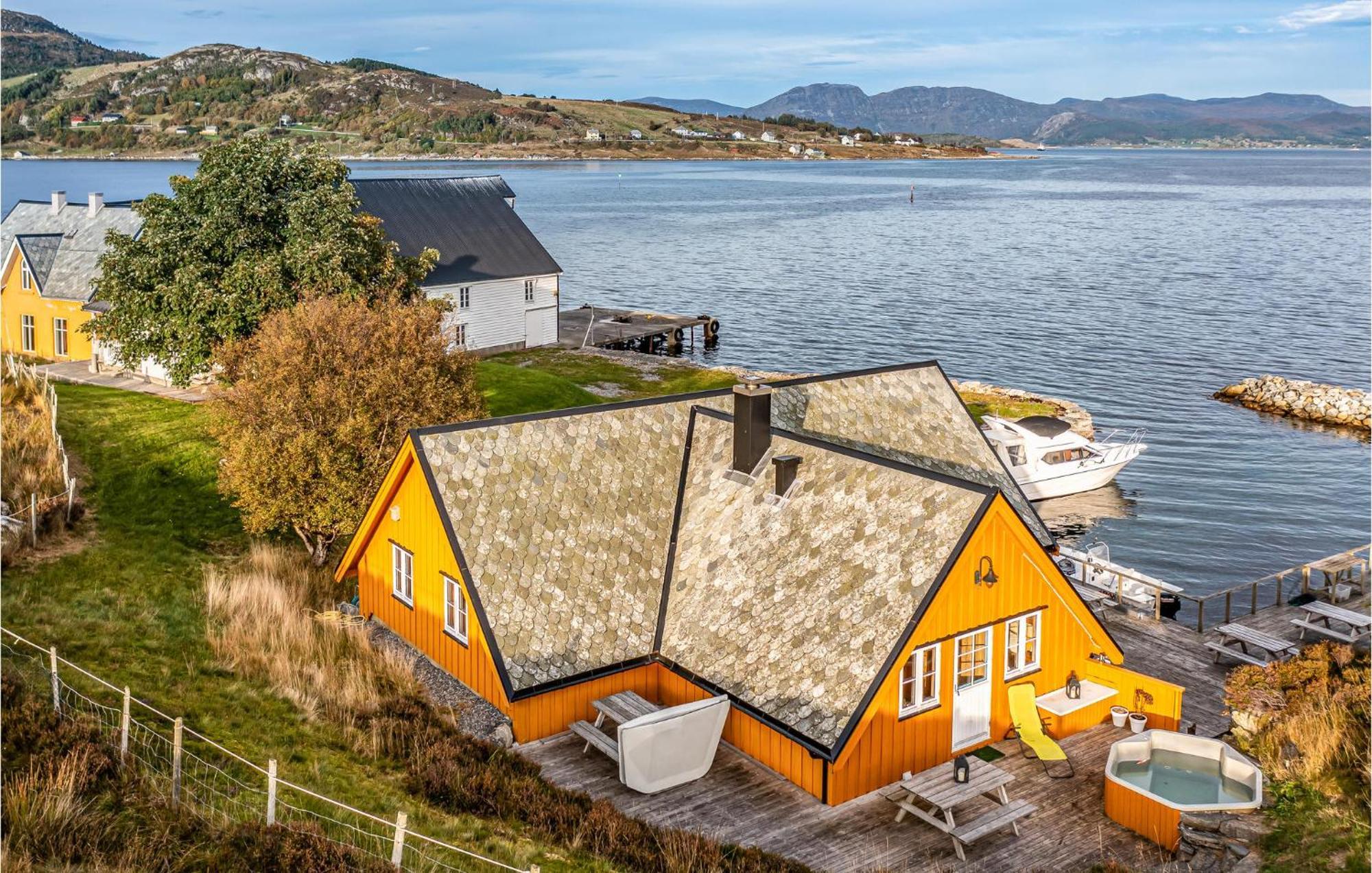 Awesome Home In Kvamsoy With Jacuzzi Sandvik  Dış mekan fotoğraf